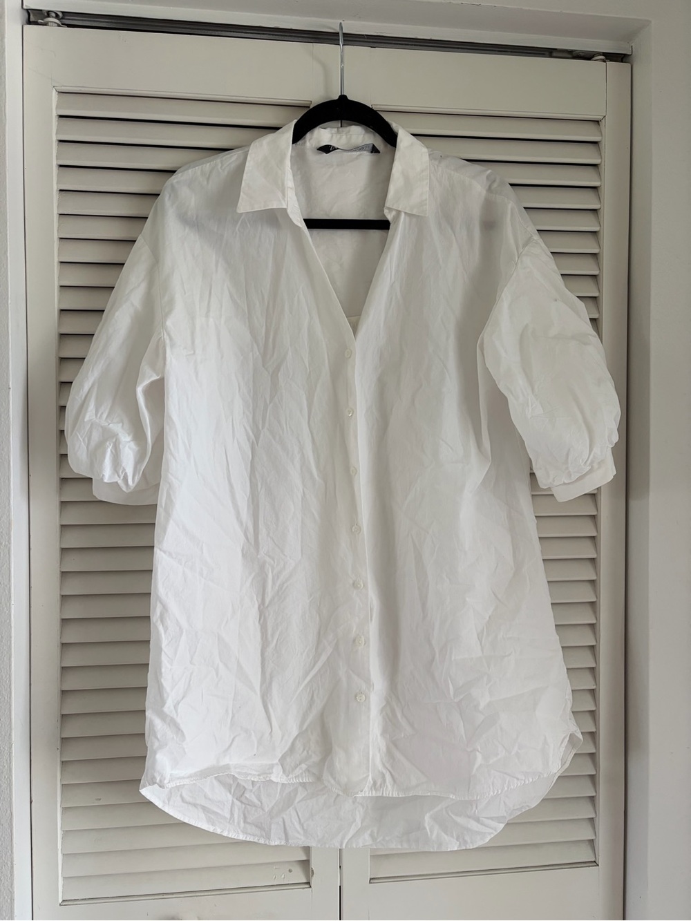 Zara White Classic Button-Up Shirt sz. XS